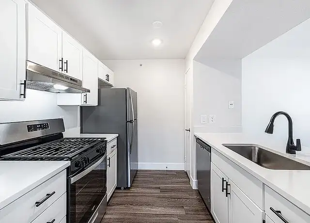 Photo of 2215 Lakeside Pl, Corona, CA 92879