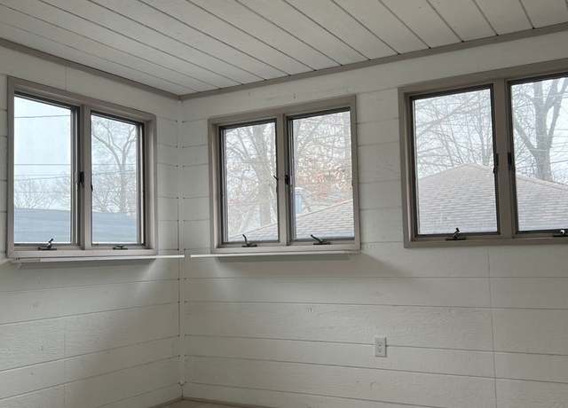 Photo of 2813 Ridge Rd, Lansing, IL 60438