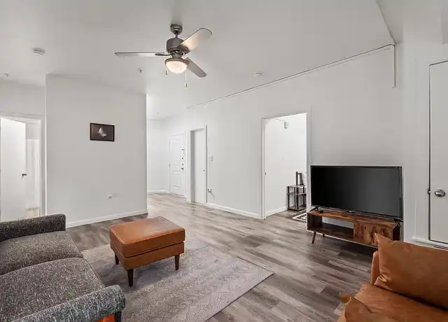 Property at Avon - 911 W 22nd St, Austin, TX, 78705, 3-4 beds, 1-2 bath, [object Object]