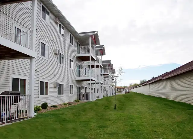 Property at Belcastle Apartments - 1830 E Capitol Ave, Bismarck, ND, 58501, 3 beds, 2 baths, [object Object]
