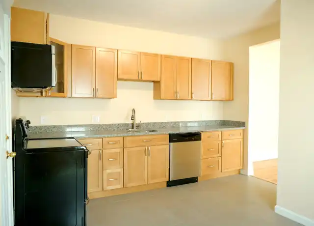 Property at WPI/Elm Park - 113 Elm St, Worcester, MA, 01609, 2 beds, 1 bath, [object Object]
