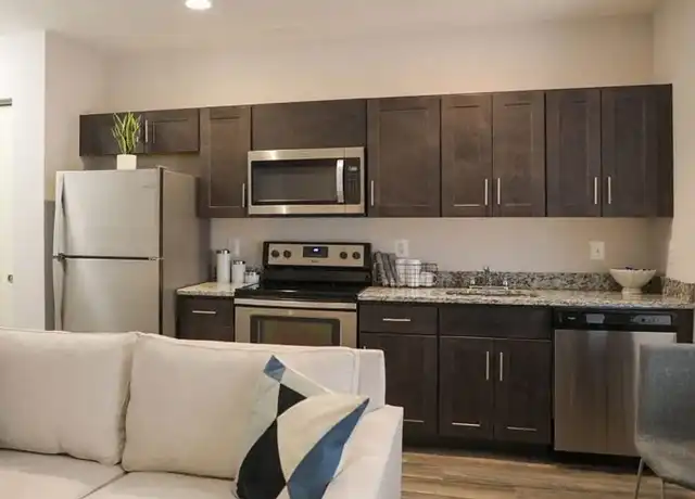 Property at 405 W Redwood Apartments - 405 W Redwood St, Baltimore, MD, 21201, 1 bed, 1 bath, [object Object]