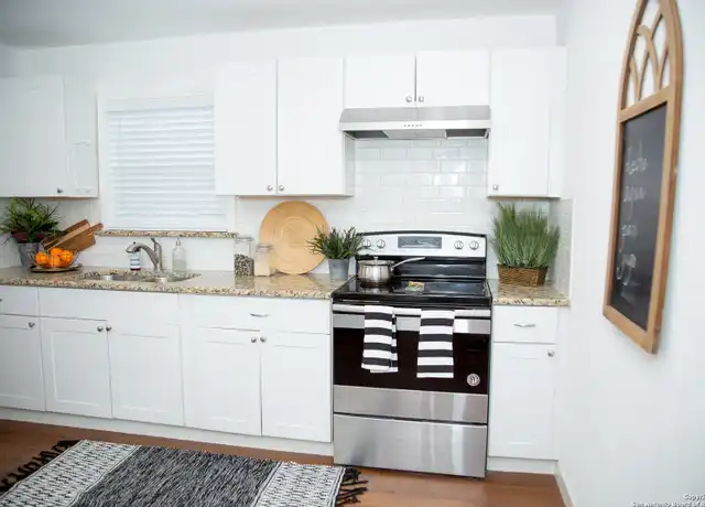 Property at 219 N San Horacio Ave, San Antonio, TX, 78237, 2 beds, 1 bath, [object Object]