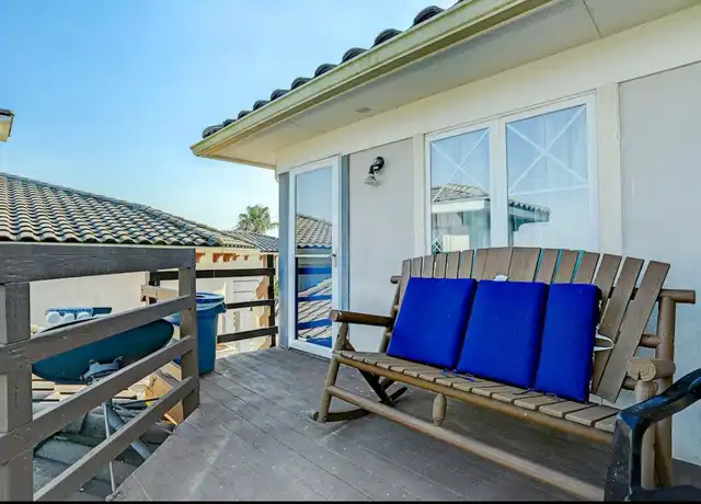 Property at 135 1st St, Dickinson, TX, 77539, 1 bed, 1 bath, [object Object]