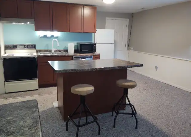 Property at 635 W 25th St Unit 2, Lawrence, KS, 66046, 1 bed, 1 bath, [object Object]
