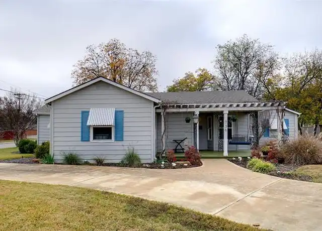 Property at 736 E Wall St, Grapevine, TX, 76051, 3 beds, 3 baths, [object Object]