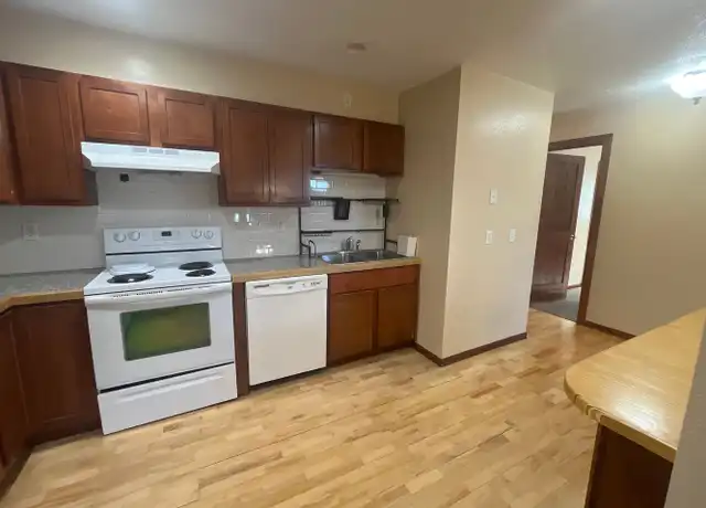 Property at 900 Wescott Sq #103, Eagan, MN, 55123, 3 beds, 1 bath, [object Object]