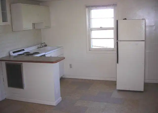 Property at 223 9th St SW Apt 4, Charlottesville, VA, 22903, 1 bed, 1 bath, [object Object]