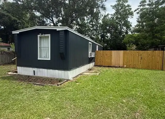Property at 70490 4th St, Covington, LA, 70433, 2 beds, 1 bath, [object Object]