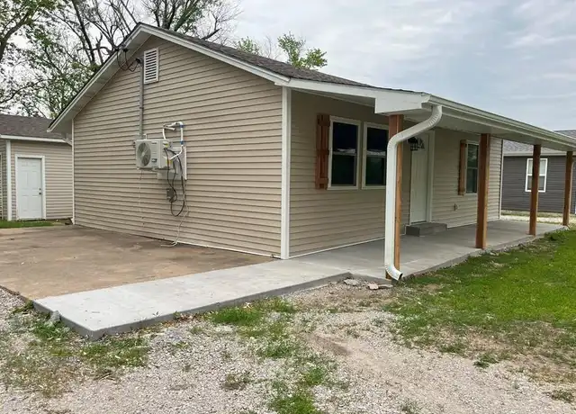 Property at 1030 W Ashland St, Nevada, MO, 64772, 2 beds, 1 bath, [object Object]
