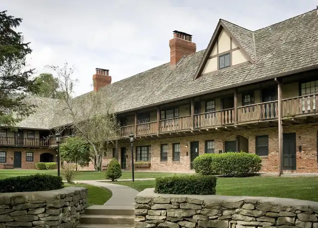 Property at Somerset Apartments - 8401 Somerset Dr, Prairie Village, KS, 66207, 2 beds, 1 bath, [object Object]