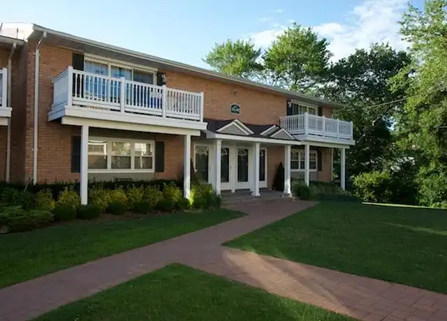 Property at 42 Claire Ct Unit 42, West Babylon, NY, 11704, 1 bed, 1 bath, [object Object]