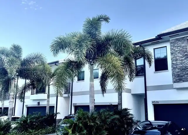 Property at 4536 E Aqua Bella Ln Unit 4536, Davie, FL, 33312, 3 beds, 2.5 baths, [object Object]