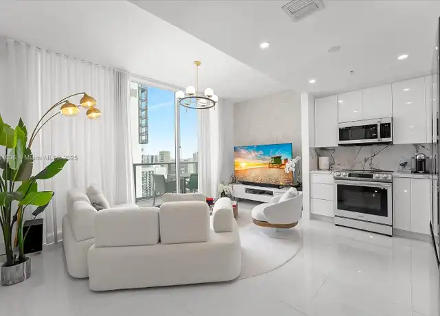 Property at 300 S Biscayne Blvd Unit T-3709, Miami, FL, 33131, 1 bed, 1 bath, [object Object]