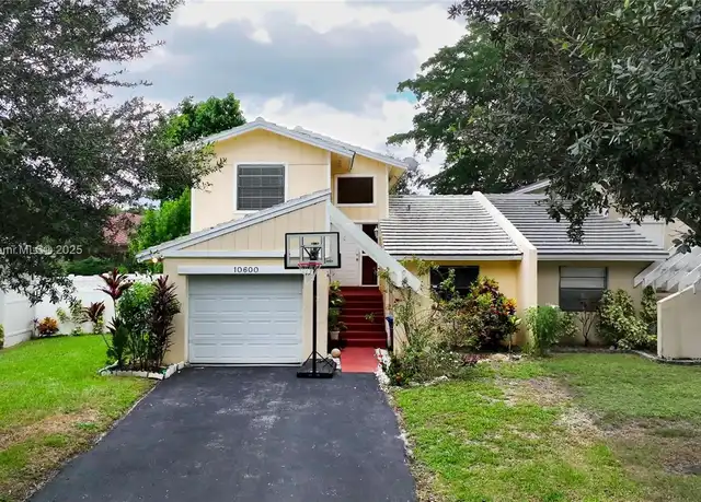 Property at 10600 La Placida Dr Unit 10600, Coral Springs, FL, 33065, 3 beds, 2.5 baths, [object Object]