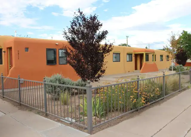 Property at 2409 Iris Rd NW, Albuquerque, NM, 87104, 1 bed, 1 bath, [object Object]