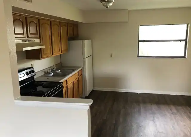 Property at 927 N Iowa Ave Unit 927 N Iowa C 19, Lakeland, FL, 33801, 2 beds, 1 bath, [object Object]