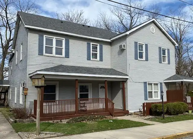 Property at 460 Locust St Unit 5, Valparaiso, IN, 46383, 1 bed, 1 bath, [object Object]