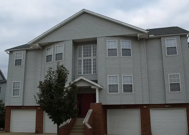 Photo of 223 W Portage Trl, Cuyahoga Falls, OH 44223