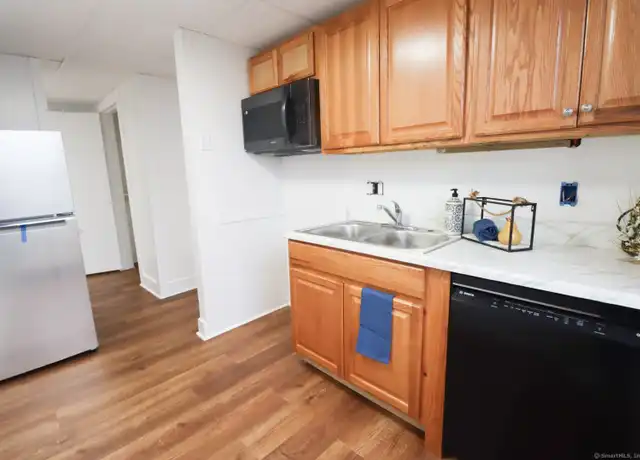 Property at 156 Garfield Ave #17, New London, CT, 06320, 1 bed, 1 bath, [object Object]