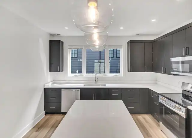 Property at 526 N Lincoln St, Bloomington, IN, 47408, 4 beds, 4.5 baths, [object Object]