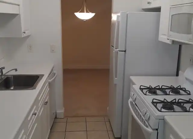 Property at 118 Plymouth Dr Unit 2C, Norwood, MA, 02062, 2 beds, 2 baths, [object Object]