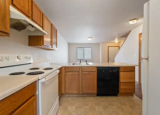 Property at 2827 SE 90th Pl Unit B, Portland, OR, 97266, 2 beds, 1.5 baths, [object Object]