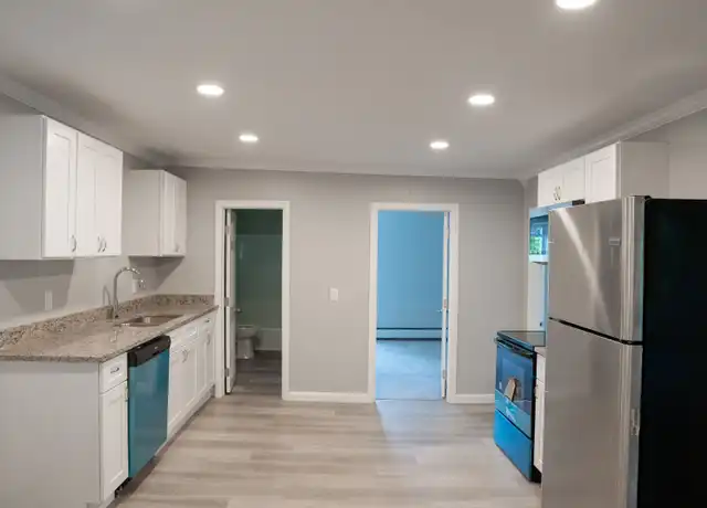 Property at 4 Saint Paul St Apt 1, Westfield, MA, 01085, 3 beds, 1 bath, [object Object]