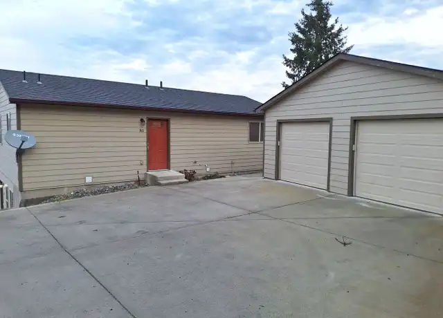 Property at 910 S Main St, Pendleton, OR, 97801, 2 beds, 1 bath, [object Object]