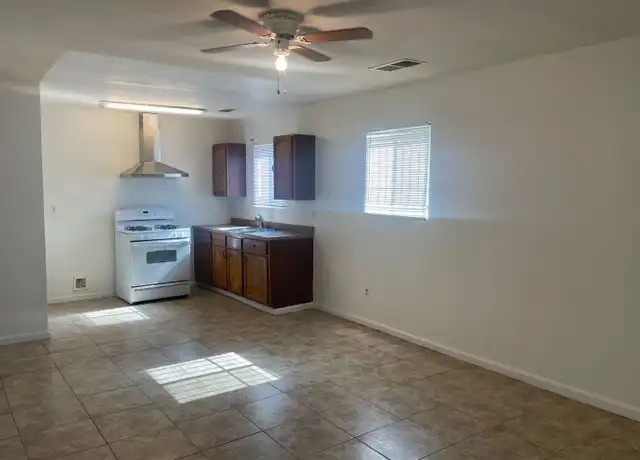 Property at 705 S Brown St Unit C, Bakersfield, CA, 93307, 3 beds, 2 baths, [object Object]