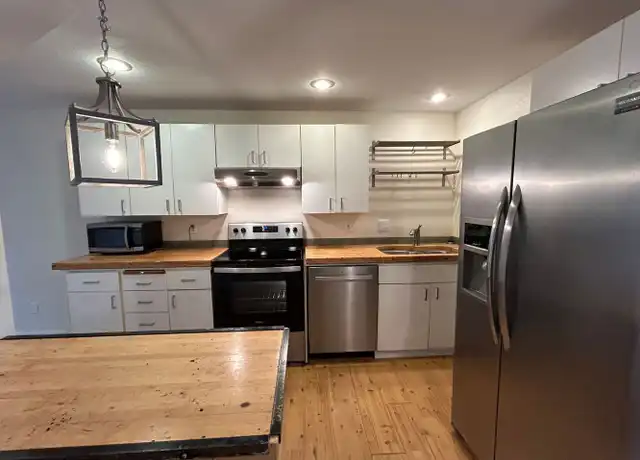 Property at 2254 Maplewood Dr S, Salem, OR, 97306, 2 beds, 1.5 baths, [object Object]