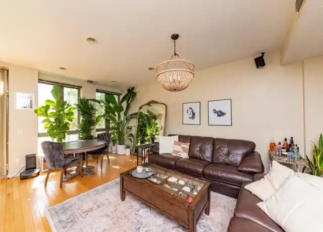 Property at 400 N Clinton St, Chicago, IL, 60654, 1 bed, 1 bath, [object Object]
