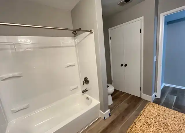 Property at 1865 NW Washington Blvd, Hamilton, OH, 45013, 1 bed, 1 bath, [object Object]