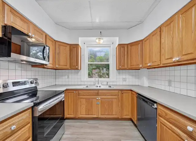 Property at 34 Market St Unit 1, Ellenville, NY, 12428, 3 beds, 1 bath, [object Object]