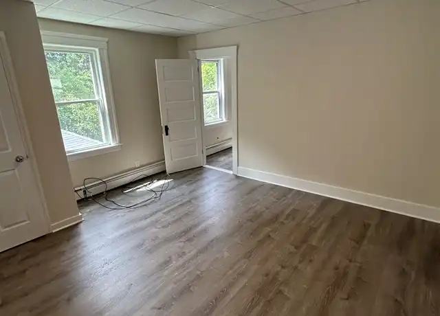 Property at 5 Robinson St Unit B, Webster, MA, 01570, 3 beds, 1 bath, [object Object]