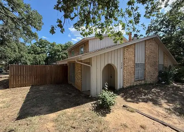 Property at 734 Londonderry Ln, Denton, TX, 76205, 3 beds, 2 baths, [object Object]