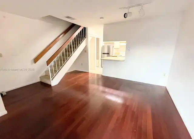 Property at 17485 NW 67th Ct Unit E21, Hialeah, FL, 33015, 1 bed, 1 bath, [object Object]