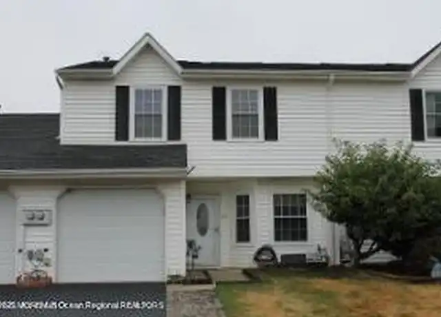 Property at 35 Seabreeze Sq, Freehold, NJ, 07728, 3 beds, 1.5 baths, [object Object]