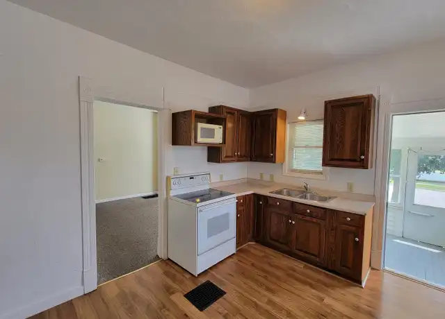 Property at 2403 Walnut St Unit A, Cedar Falls, IA, 50613, 3 beds, 1 bath, [object Object]