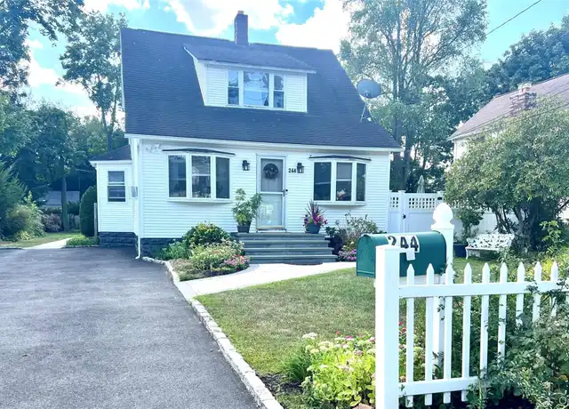 Property at 244 Crombie St, Huntington Station, NY, 11746, 1 bed, 1 bath, [object Object]