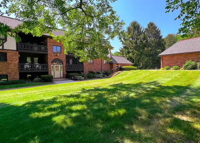 Property at Carriage Hill Apartments - 5186 Everhard Rd NW, Canton, OH, 44718, 2 beds, 1 bath, [object Object]
