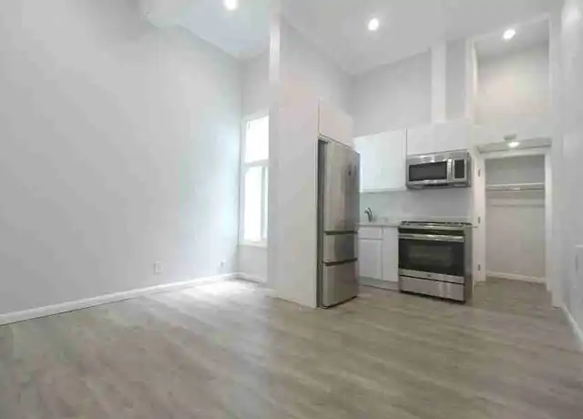 Property at 518 7th St Unit 03, Oakland, CA, 94607, 0 beds, 1 bath, [object Object]