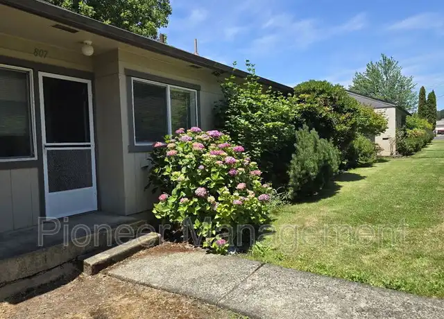 Property at 807 NE Alameda Ave, Roseburg, OR, 97470, 3 beds, 1 bath, [object Object]