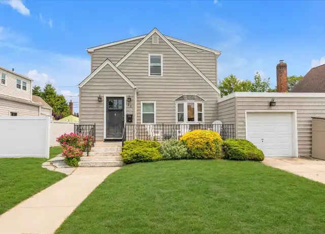 Property at 22 Lido Pkwy, Lindenhurst, NY, 11757, 2 beds, 1 bath, [object Object]