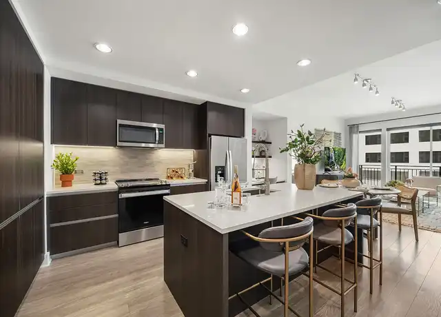 Property at Hanover Dilworth - 711 E Morehead St, Charlotte, NC, 28202, 0-4 beds, 1-3.5 bath, [object Object]
