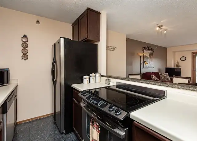 Property at 300 Walnut St, Des Moines, IA, 50309, 1 bed, 1 bath, [object Object]