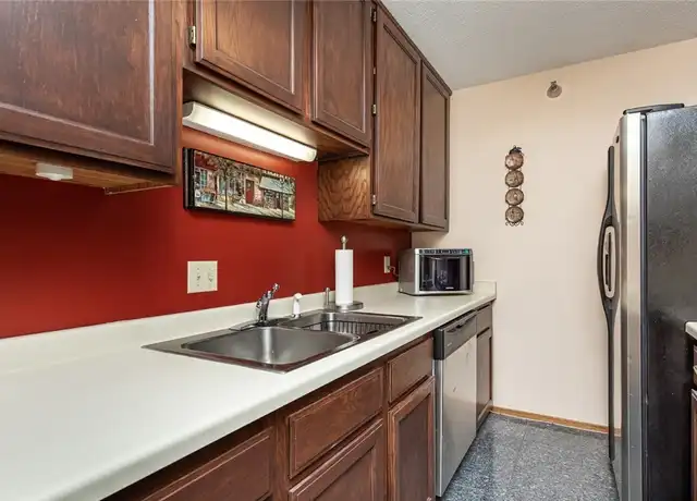 Property at 300 Walnut St, Des Moines, IA, 50309, 1 bed, 1 bath, [object Object]