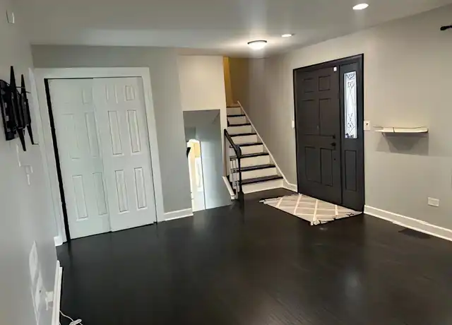 Property at 205 Grovenor Dr, Schaumburg, IL, 60193, 3 beds, 2.5 baths, [object Object]