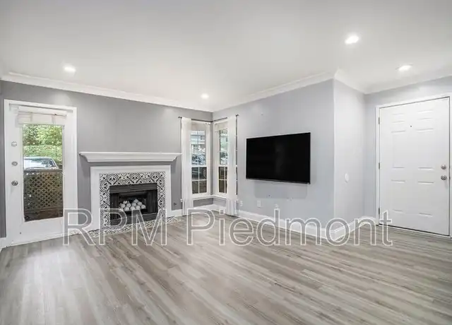 Property at 6820 Glenridge Dr Apt C, Sandy Springs, GA, 30328, 2 beds, 1 bath, [object Object]