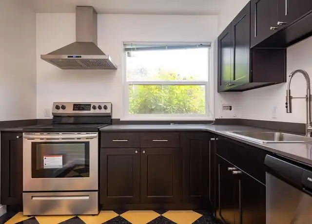 Property at 3020 SE Waverleigh Blvd Unit 3030-11, Portland, OR, 97202, 2 beds, 1 bath, [object Object]
